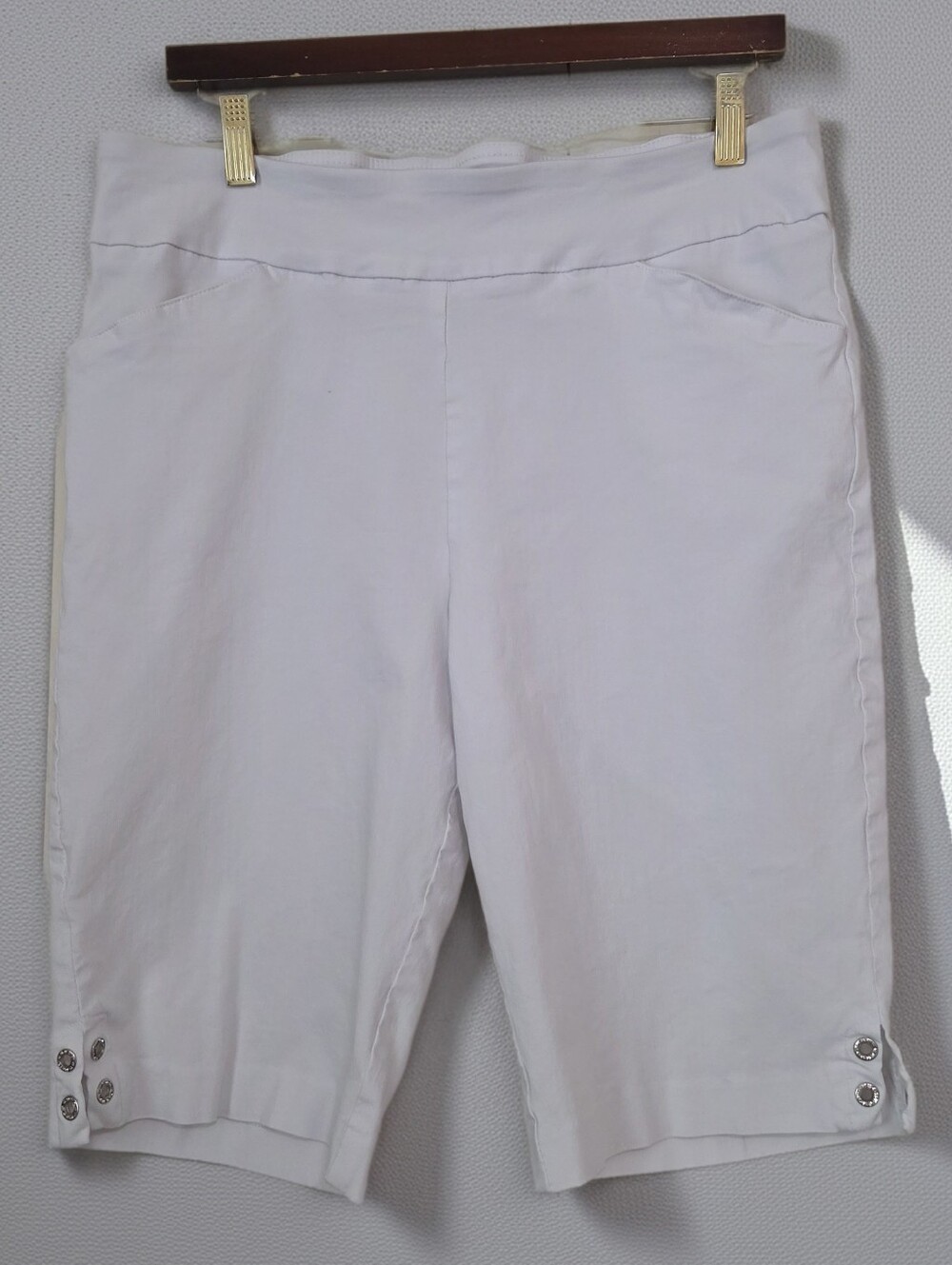 Coral Bay White Pull On Bermuda Shorts Size 14